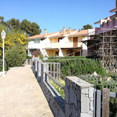 Casa Letizia Lägenhet Porto Pino Exteriör bild