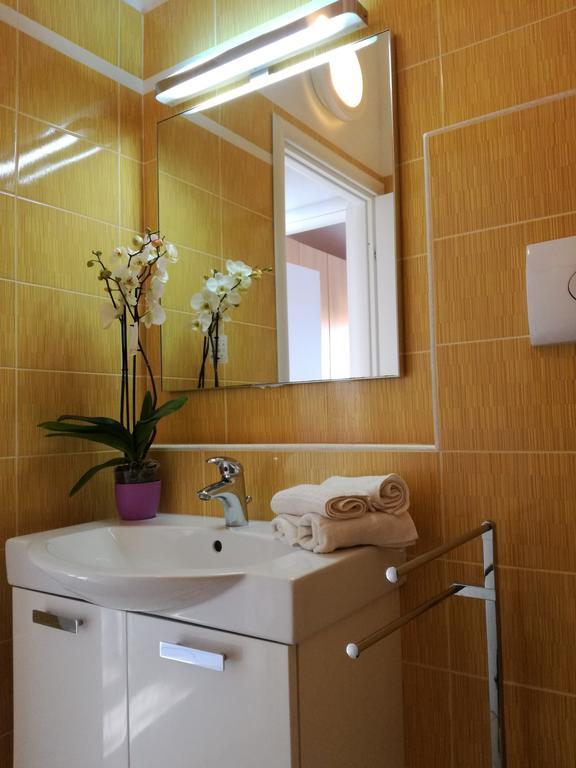 Casa Letizia Lägenhet Porto Pino Exteriör bild