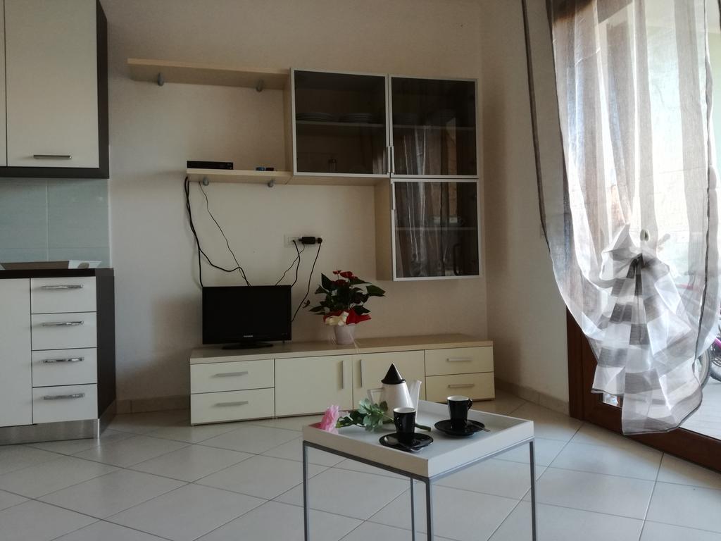 Casa Letizia Lägenhet Porto Pino Exteriör bild