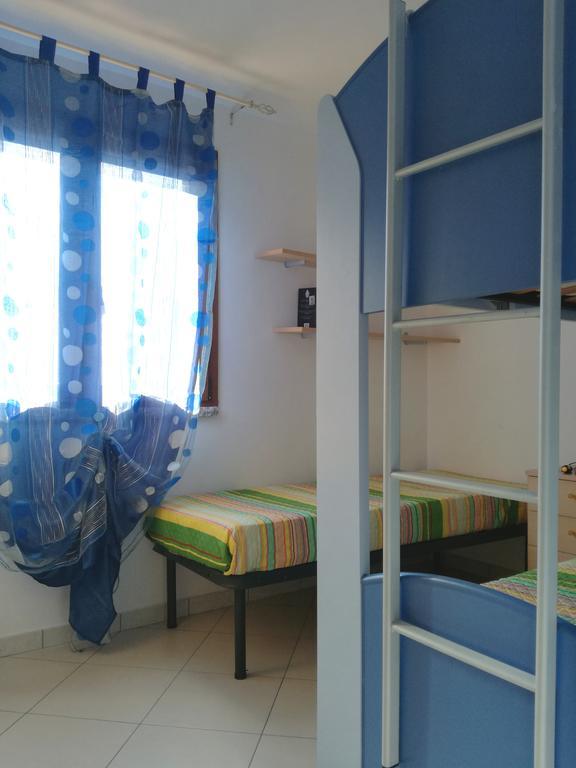 Casa Letizia Lägenhet Porto Pino Exteriör bild