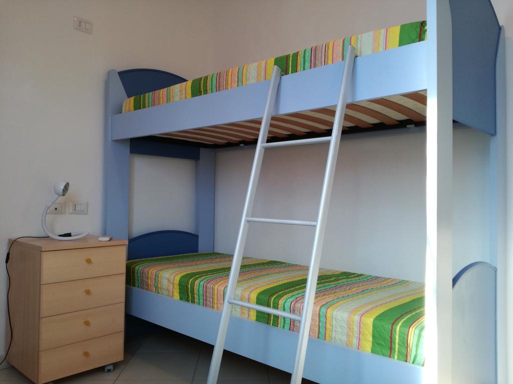Casa Letizia Lägenhet Porto Pino Exteriör bild