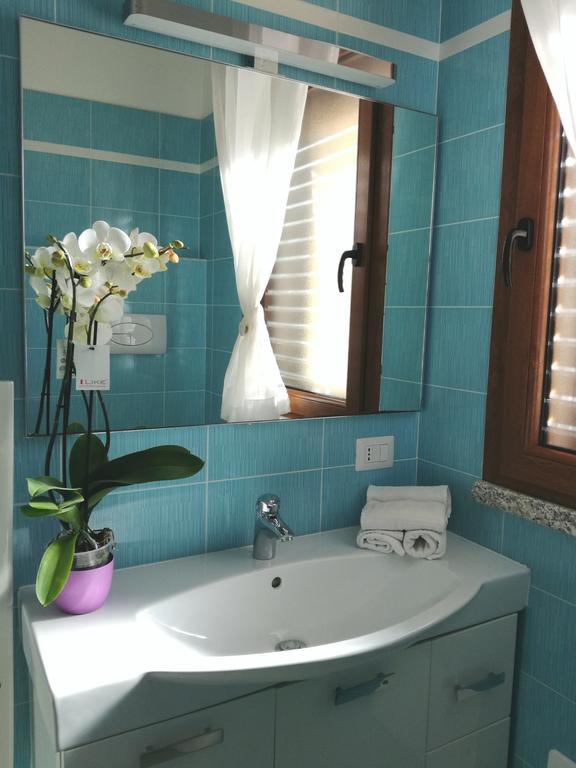 Casa Letizia Lägenhet Porto Pino Exteriör bild