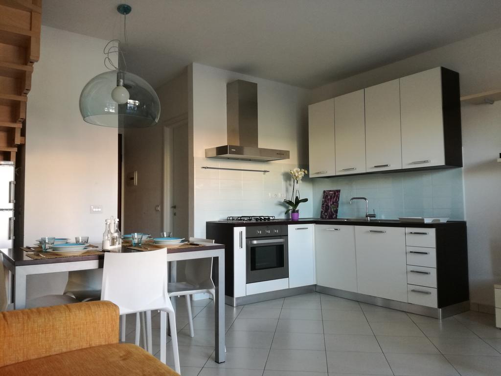 Casa Letizia Lägenhet Porto Pino Exteriör bild