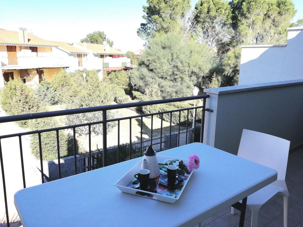 Casa Letizia Lägenhet Porto Pino Exteriör bild