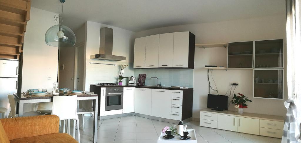 Casa Letizia Lägenhet Porto Pino Exteriör bild