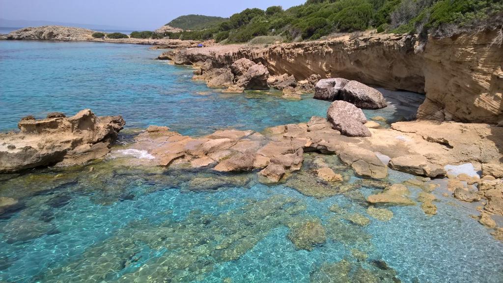 Casa Letizia Lägenhet Porto Pino Exteriör bild