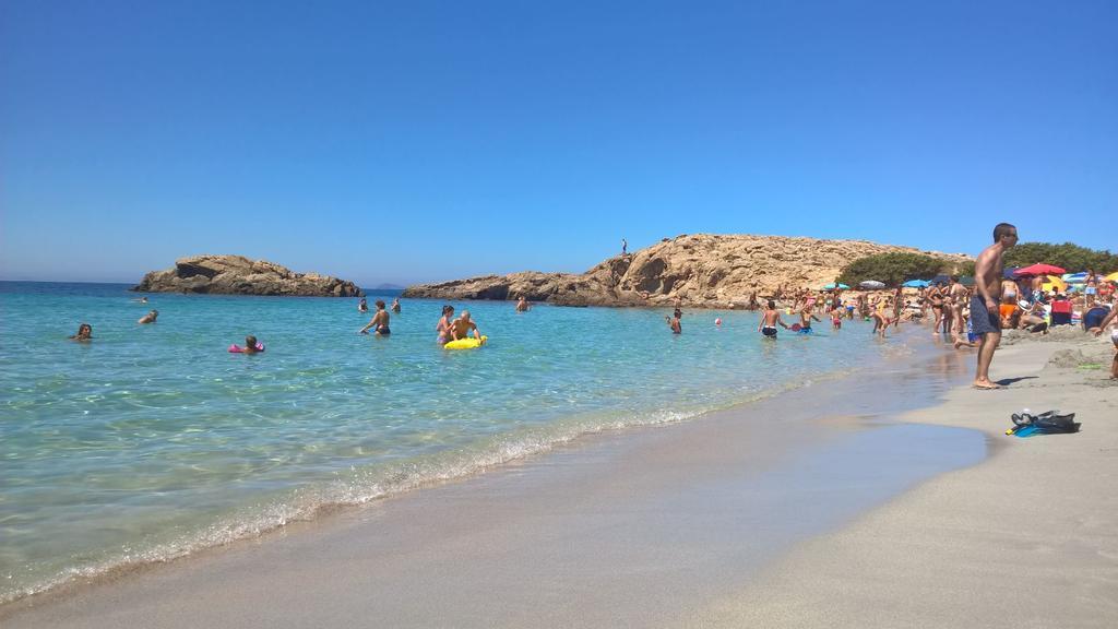 Casa Letizia Lägenhet Porto Pino Exteriör bild