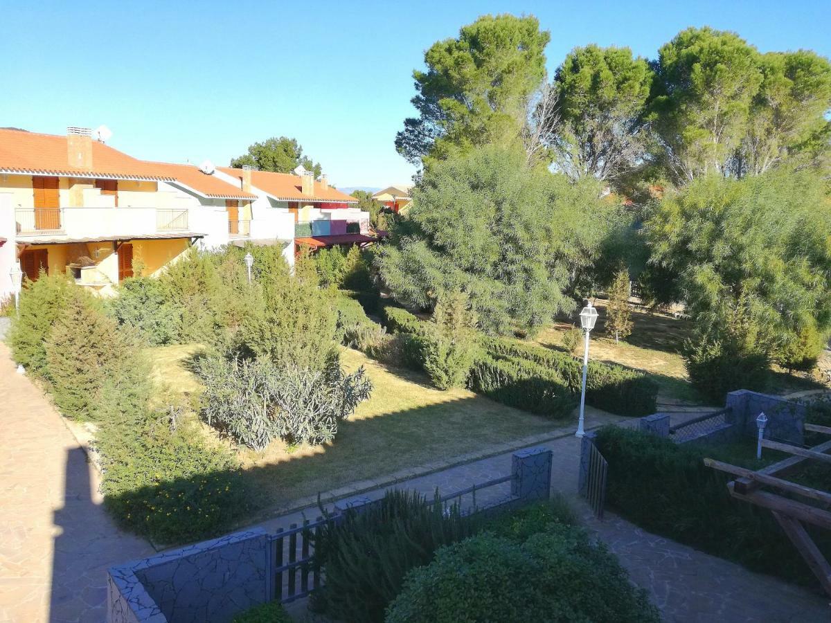 Casa Letizia Lägenhet Porto Pino Exteriör bild