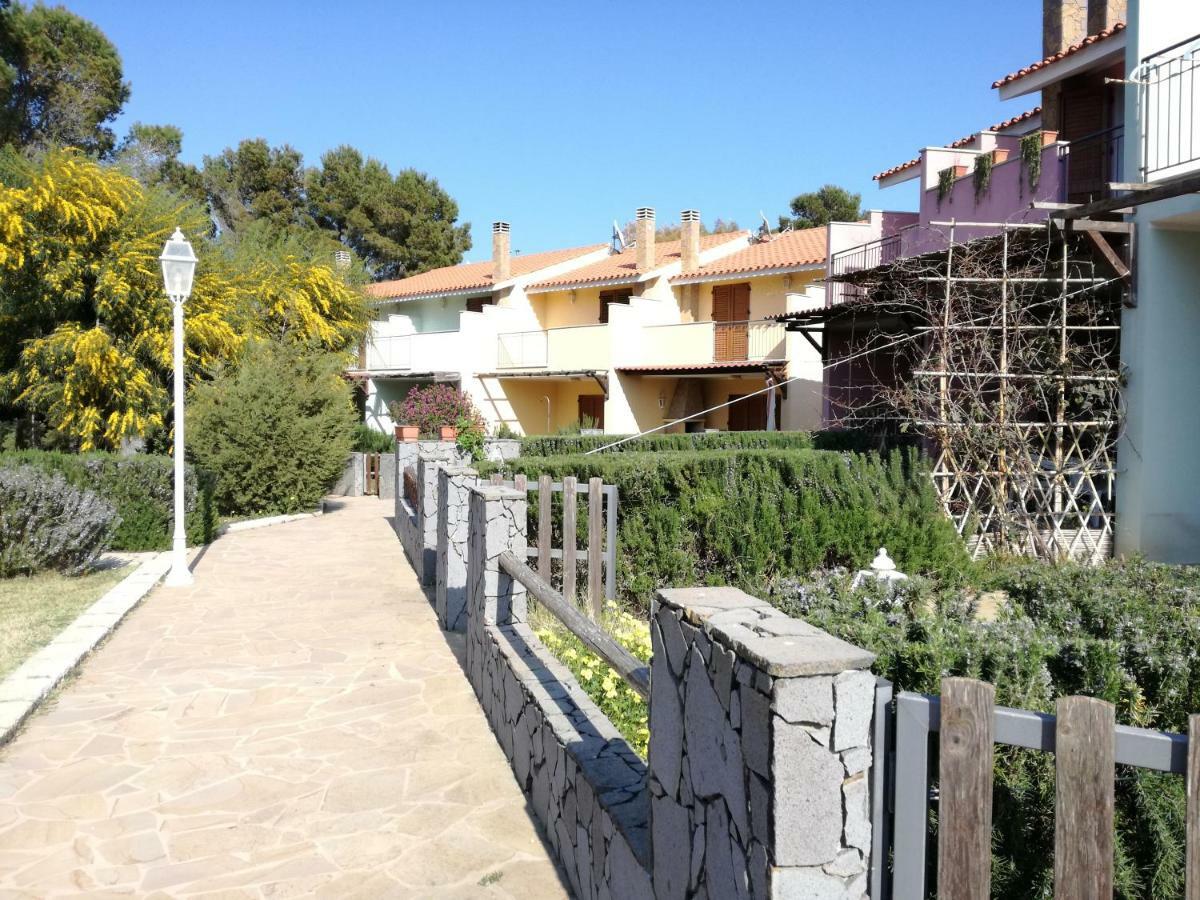 Casa Letizia Lägenhet Porto Pino Exteriör bild